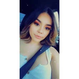 Meet your Posher, Alexis